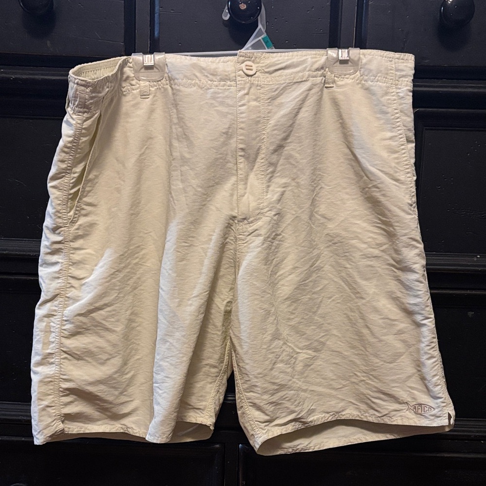 AFTCO Men's Light Tan Flat Front Shorts